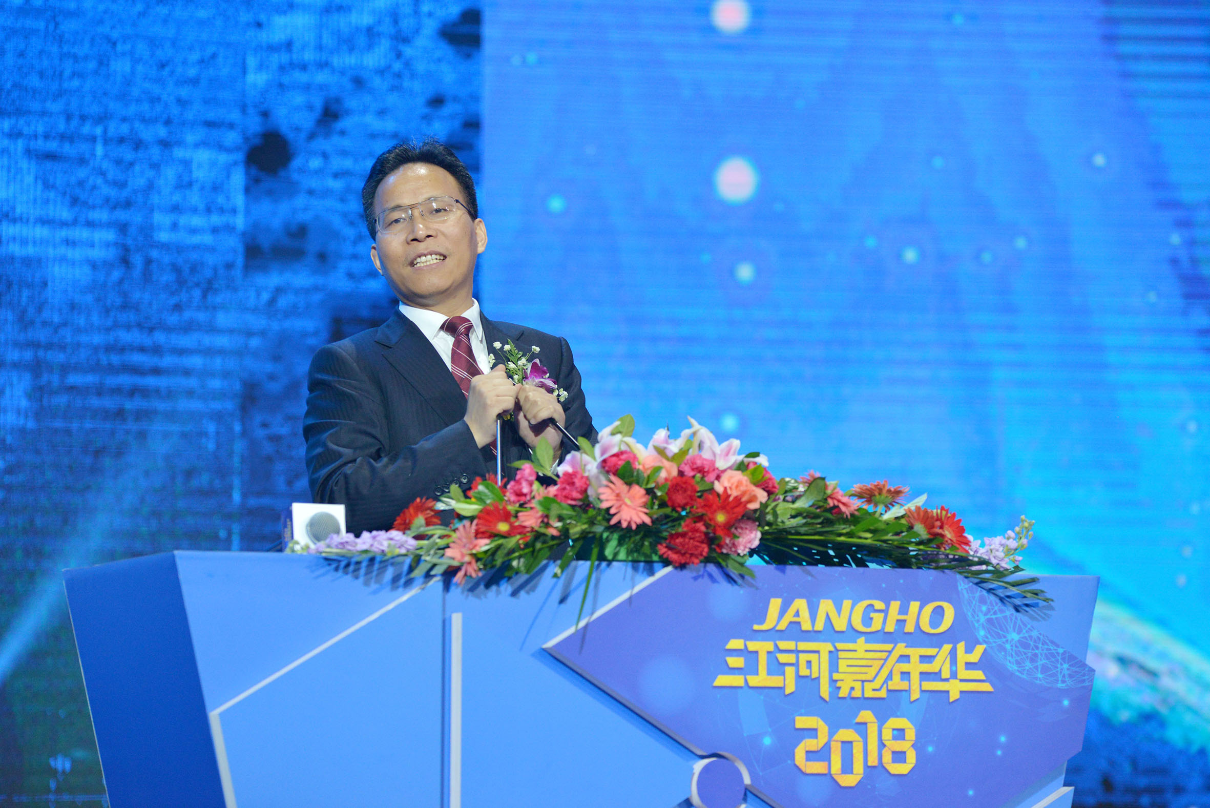 奋斗,为了我们的新时代