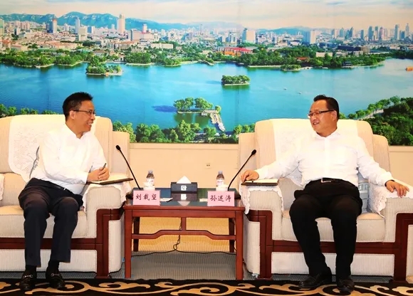 刘载望董事长与济南市委副书记、市长孙述涛举行会谈